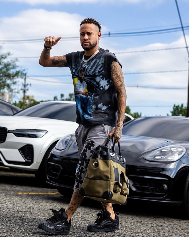 开云体育-冲击世界杯！内马尔已回到桑托斯开始训练，膝盖手术刚半个月