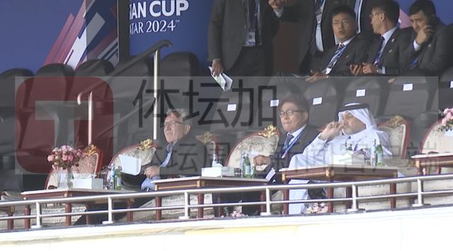 ​国足主帅伊万归来观战国奥 看完中韩战再回中国