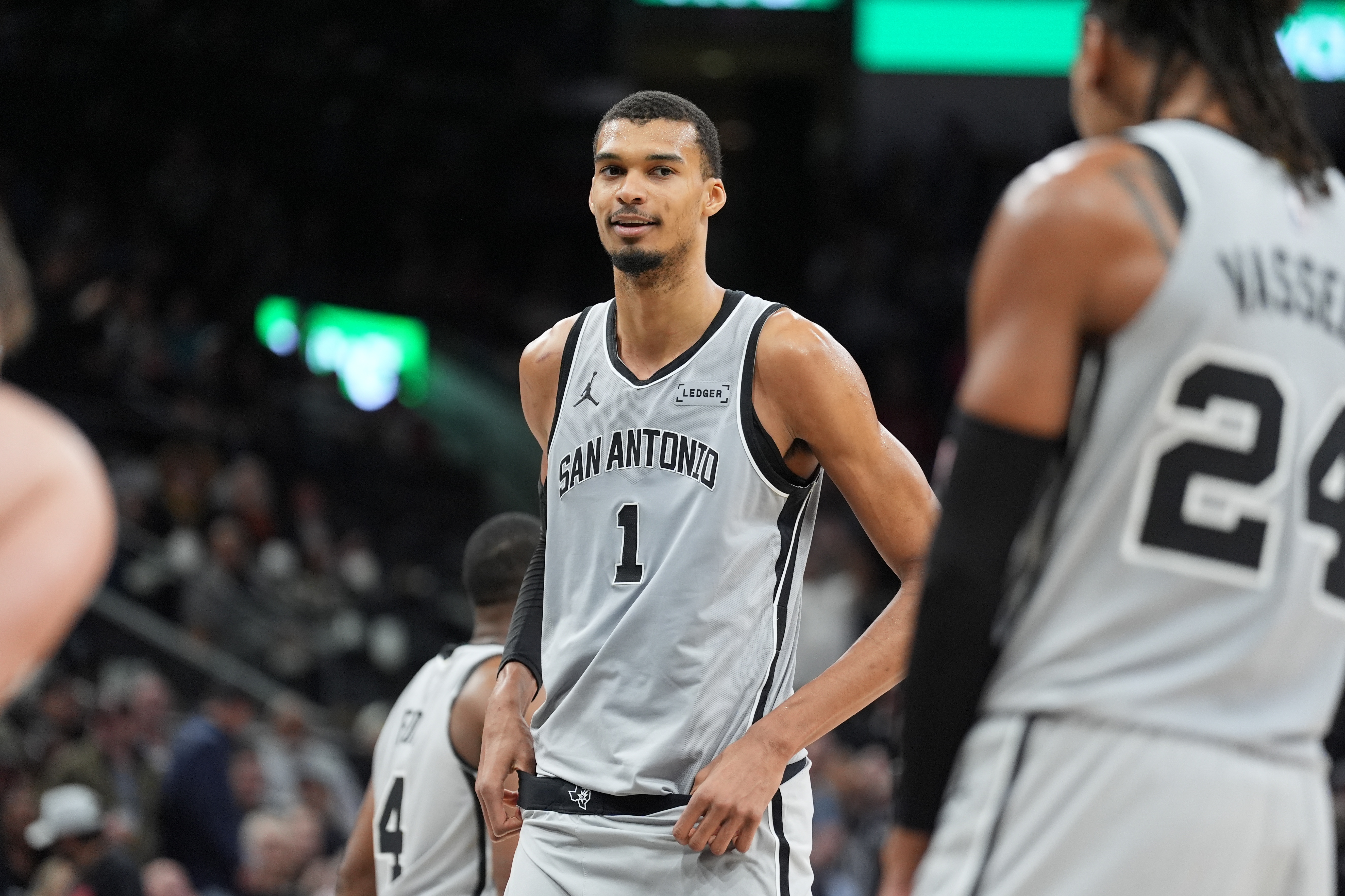 开云体育-西部球队晋级总决赛最新概率：马刺升至20.8% 雷霆48% 掘金13%